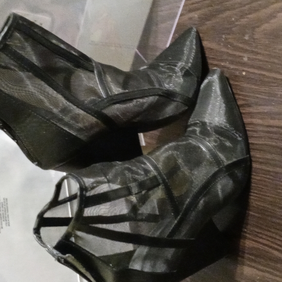 SHOES!!!!- - Picture 2 of 16